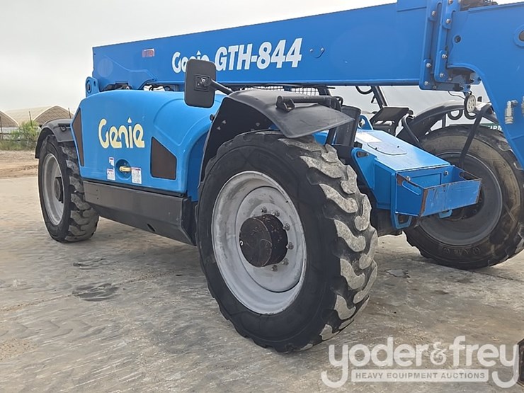 2018-genie-gth844-image-12