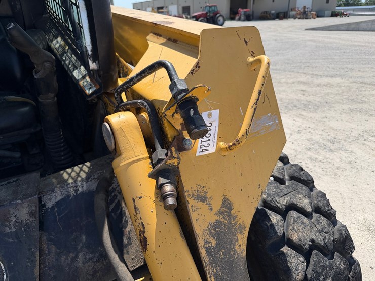 2004-john-deere-280-image-3