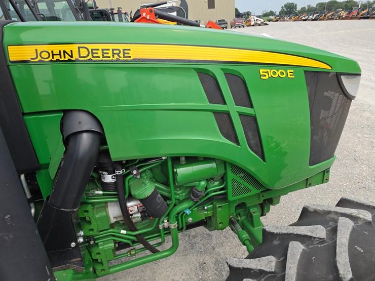 2019-john-deere-5100e-image-8