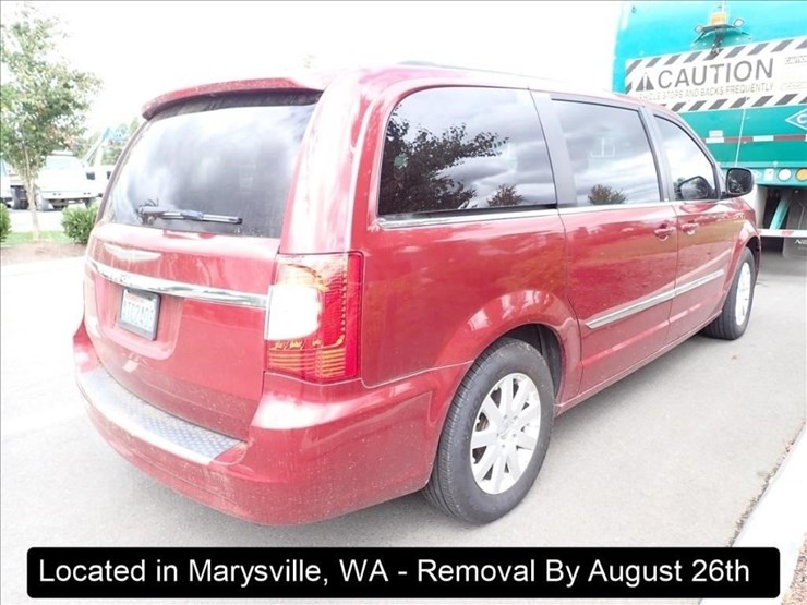 2014-chrysler-town-&-country-image-12