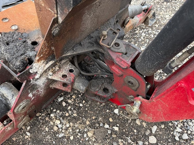 massey-ferguson-gc1710-image-11