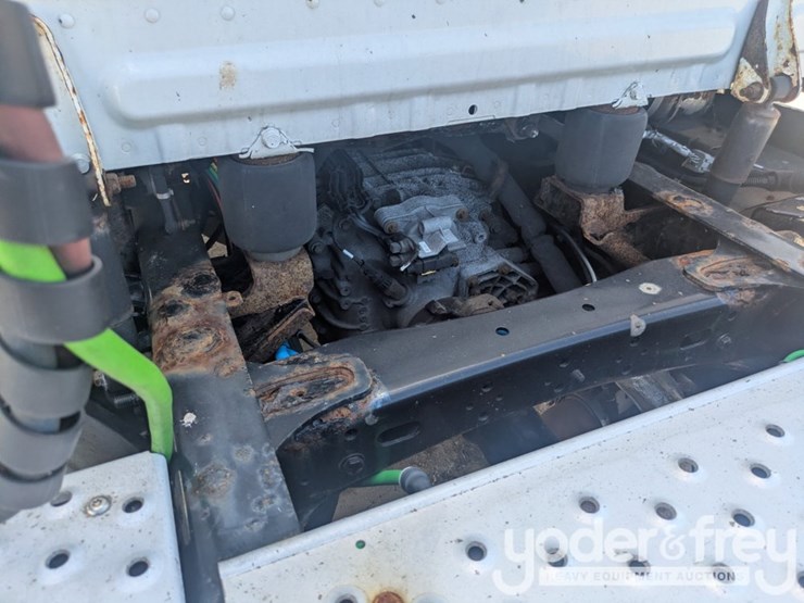 2018-freightliner-cascadia-113-image-27
