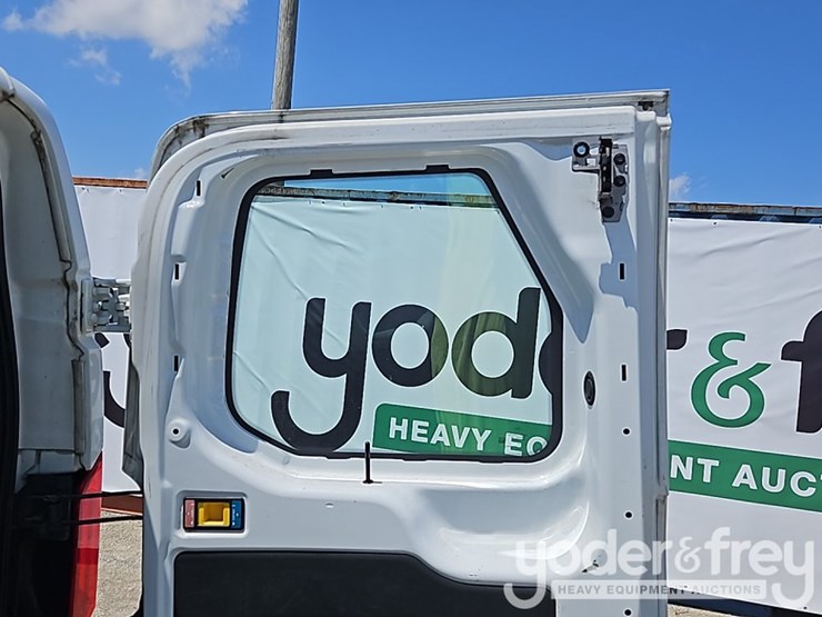 2015-ford-transit-image-19