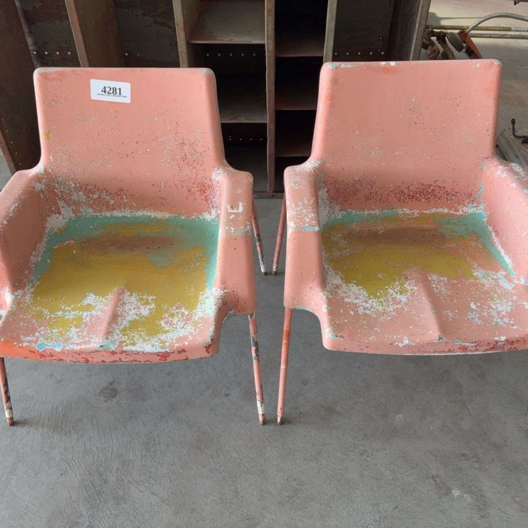 (2) Outdoor Patio Chairs
