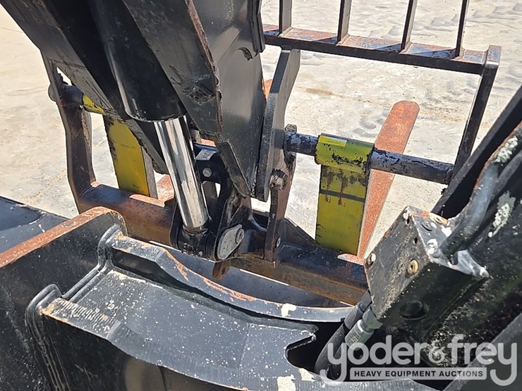 2018-jlg-1055-image-28