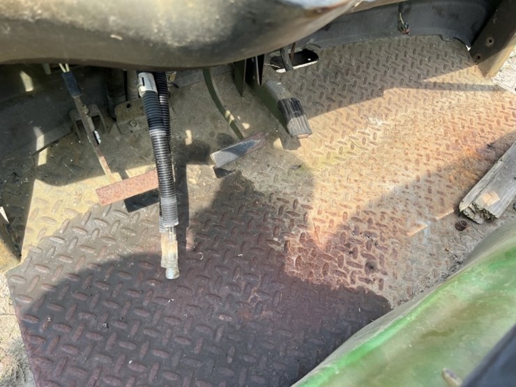 2020-john-deere-gator-image-8