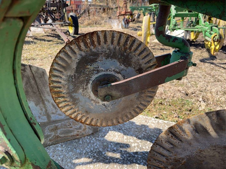 john-deere-three-point-two-bottom-plow-image-8