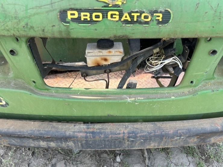 2020-john-deere-gator-image-12