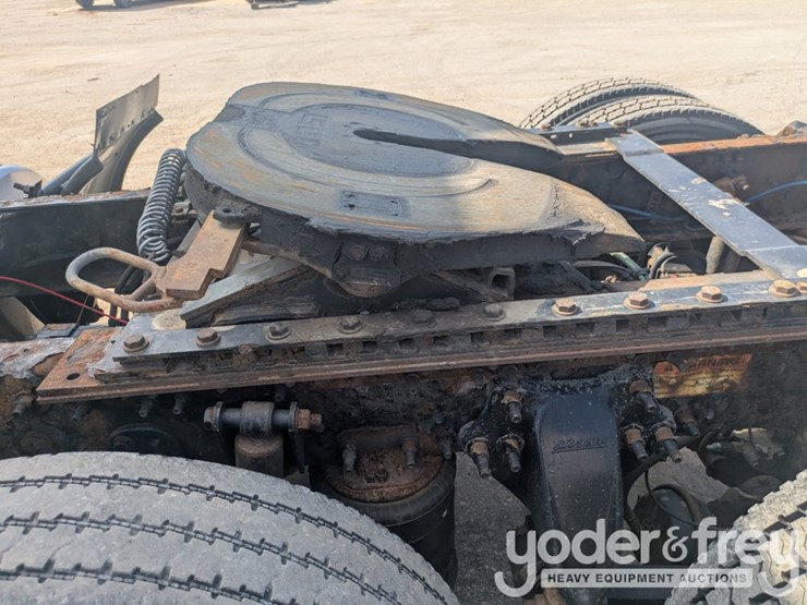 2018-freightliner-cascadia-113-image-30