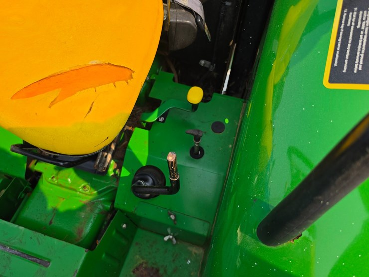 2016-john-deere-5075e-image-12