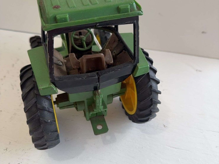ertl-john-deere-toy-tractor,-die-cast-metal,-1/16-scale-image-4