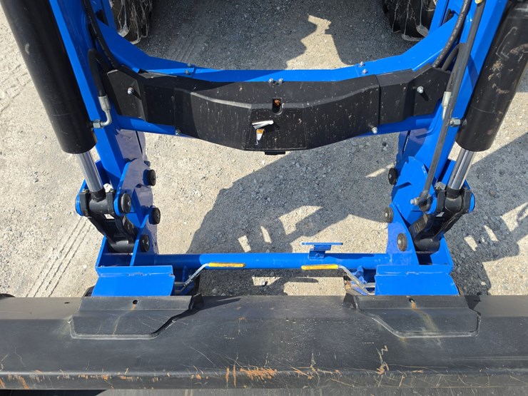 2013-new-holland-t5.105-image-5