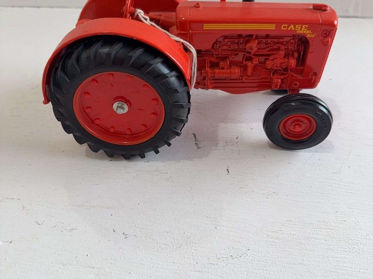 ertl-case-diesel-500-tractor,-die-cast-metal,-1/16-scale-image-1