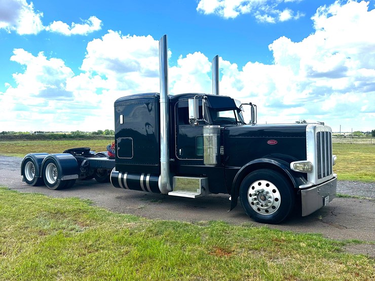 2009-peterbilt-389-image-1