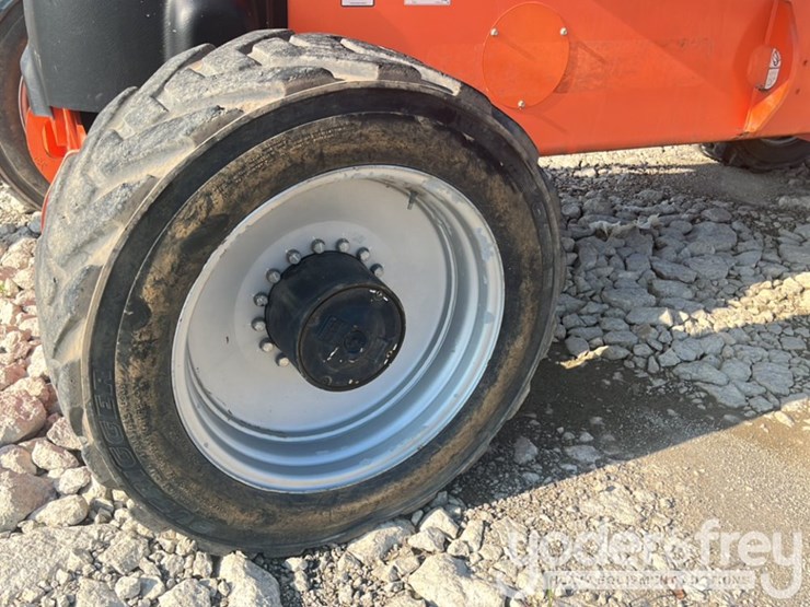 2013-jlg-1250ajp-image-33