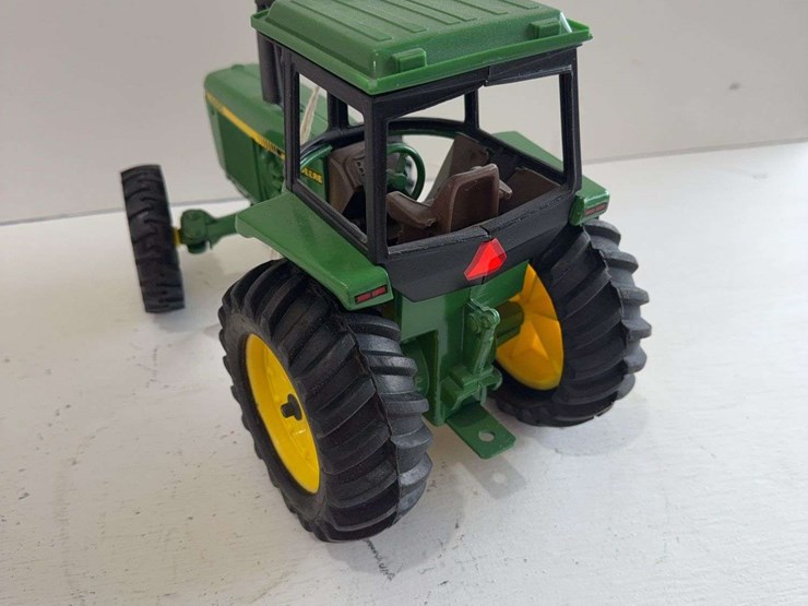 john-deere-4455-toy-tractor,-die-cast-metal,-1/16-scale-image-2