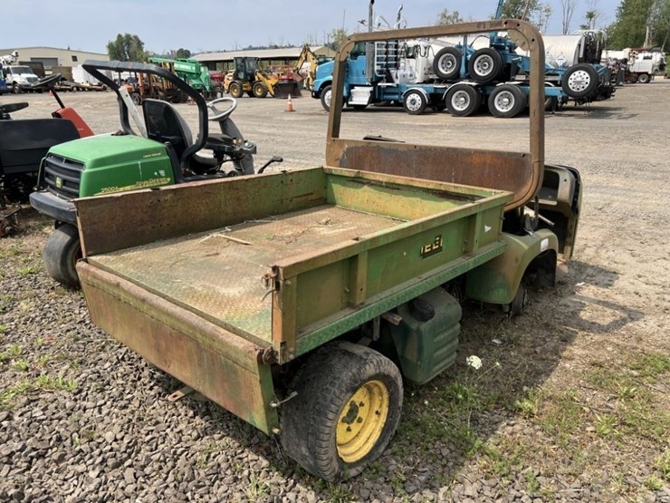 2020-john-deere-gator-image-3