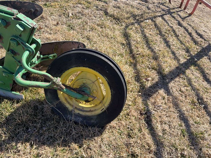 john-deere-pull-type-two-bottom-plow-image-20
