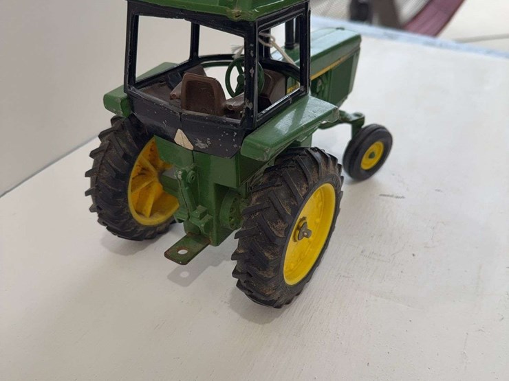 john-deere-toy-tractor,-die-cast-metal,-1/16-scale-image-4