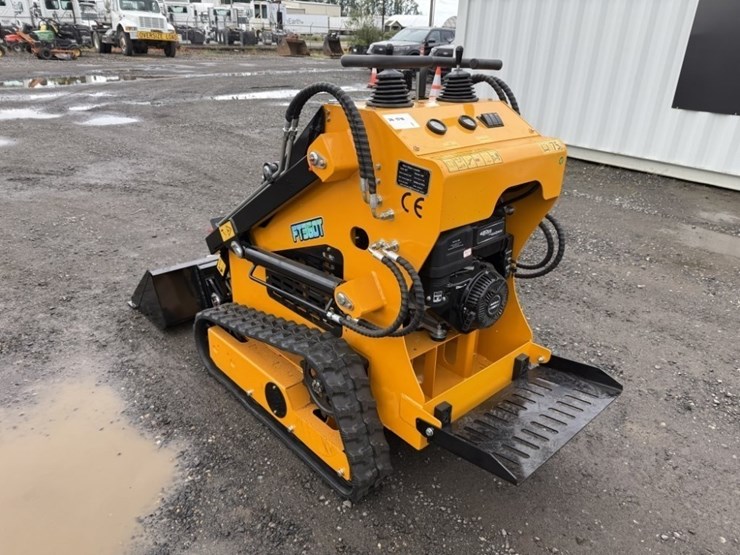 2026-future-ft360t-mini-compact-track-loader-image-6