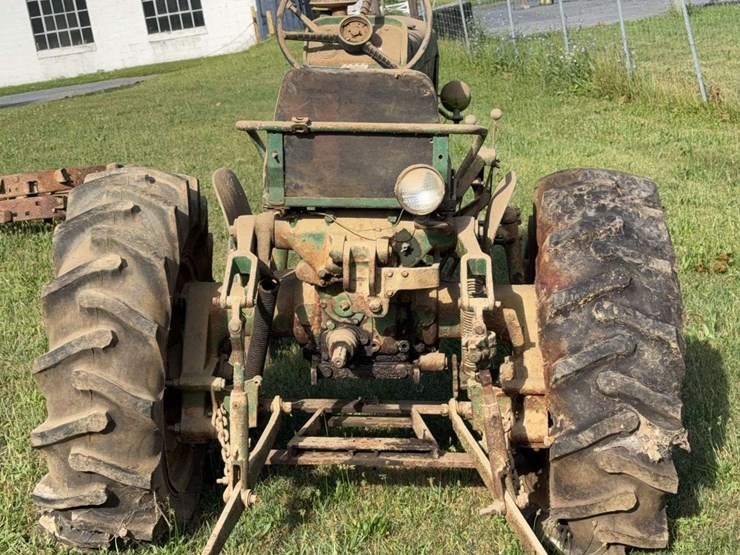 john-deere-330-image-4