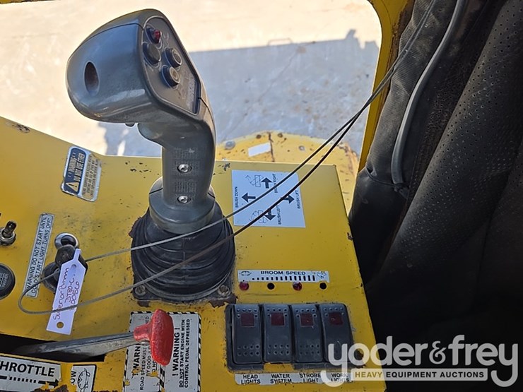 2016-superior-broom-dt80-image-56