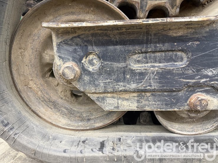 2019-deere-325g-image-20