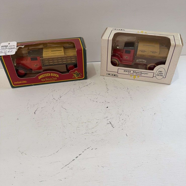 ERTL 1931 Hawkeye Crate Bank, Anheuser-Busch 1930 Delivery truck, die-cast meta