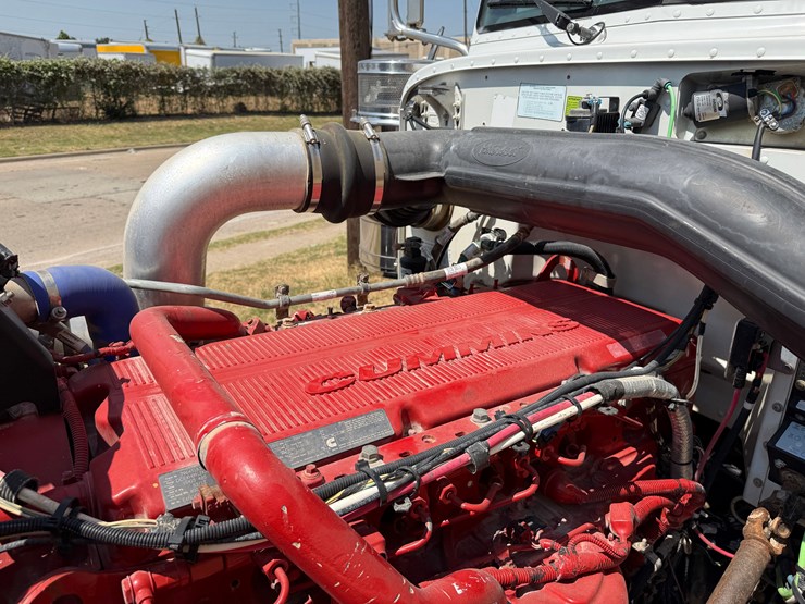 2014-peterbilt-388-image-21
