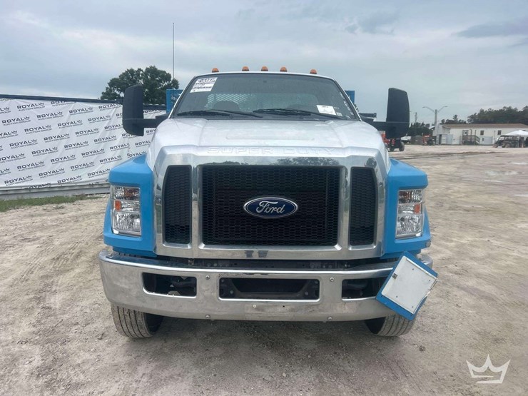 2019-ford-f750-image-1