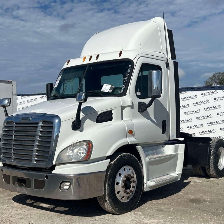 2014 FREIGHTLINER CASCADIA 113