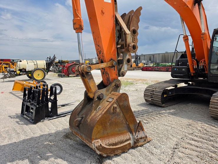 2021-hitachi-zx210-lc-6n-image-2