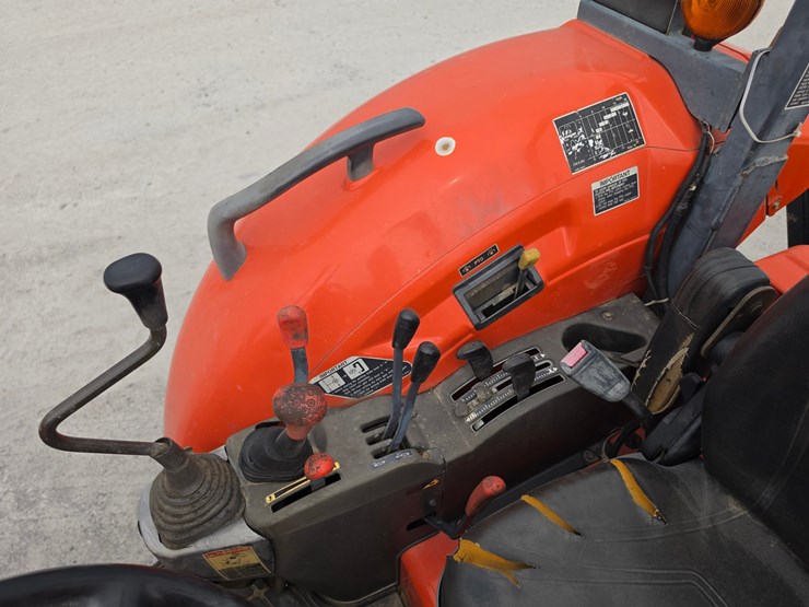 2006-kubota-m8540d-image-11