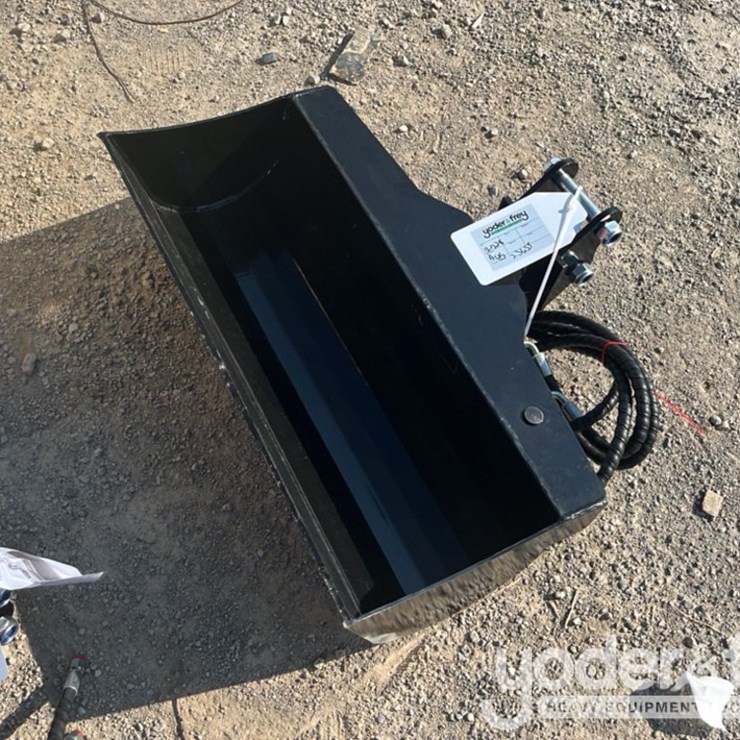 Unused TPM 32" Hydraulic Tilt Bucket, 1" Pin Hole c/w Hydraulic Hoses to suit 0.8-1.4 Ton Mini Excavators