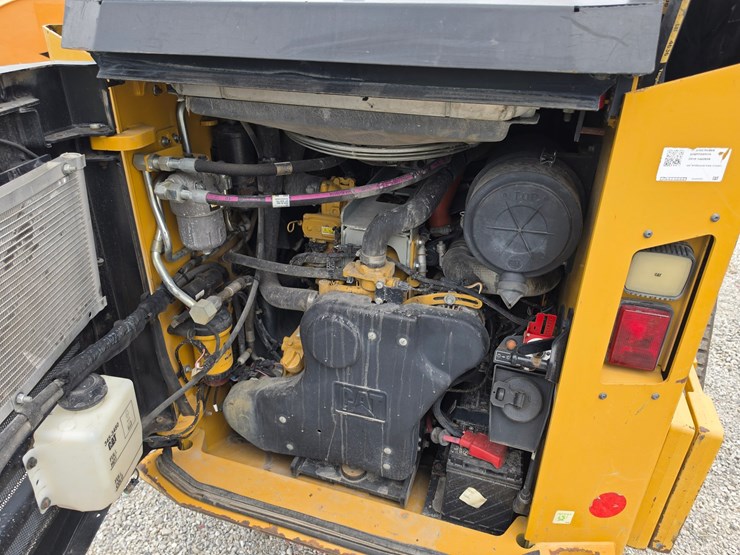 2020-caterpillar-299d3-image-18