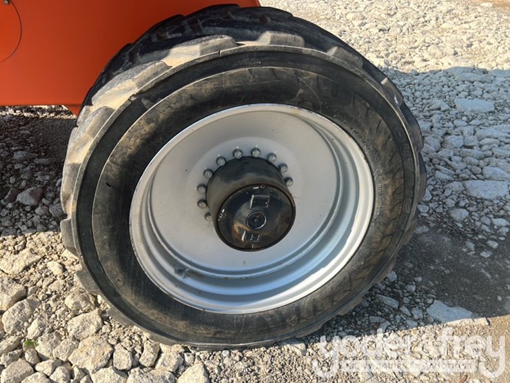 2013-jlg-1250ajp-image-35