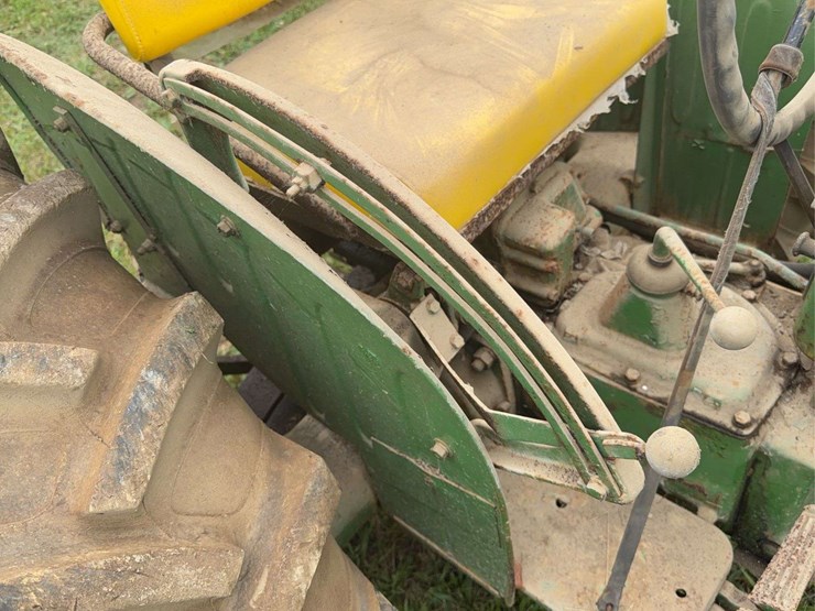 john-deere-320-image-22