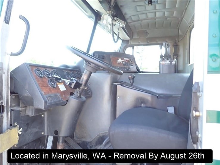 2007-peterbilt-320-image-10