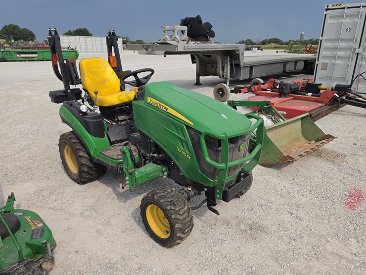 2016-john-deere-1025r-image-25