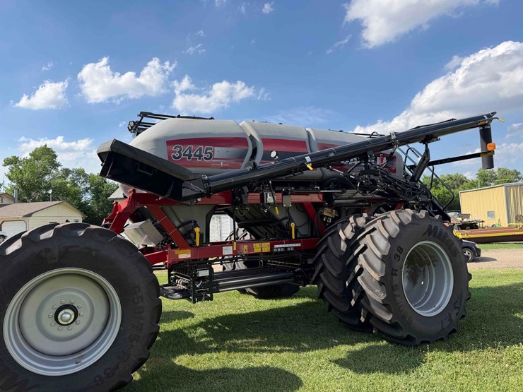 case-ih-3445-airseeder-image-2