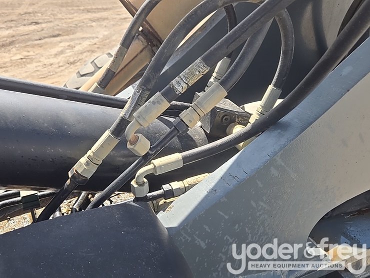 2012-jlg-g6-42a-image-23