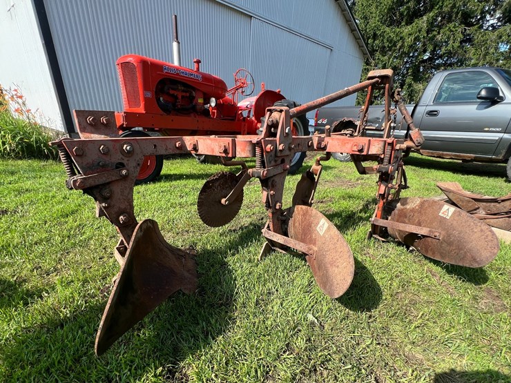 #9911-•-allis-chalmers-snap-coupler-3-bottom-plow-image-4