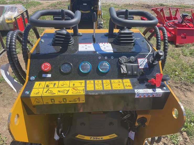 agt-mini-skid-steer-loader-image-7