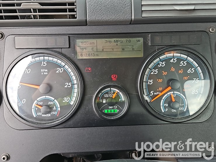 2019-freightliner-cascadia-125-image-41