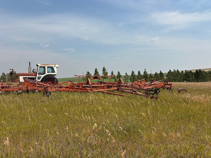 leon-1100-chisel-plow-image-1