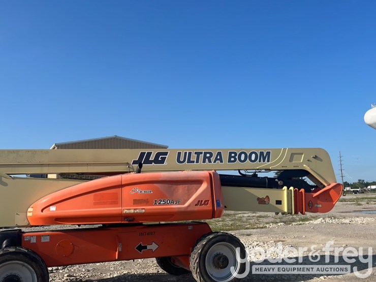2013-jlg-1250ajp-image-6