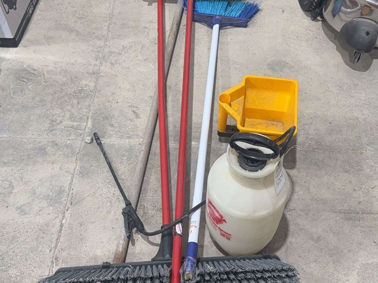 brooms,-sprayer,-spreader,-and-misc.-image-2