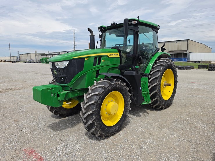 2024-john-deere-6r-155-image-1