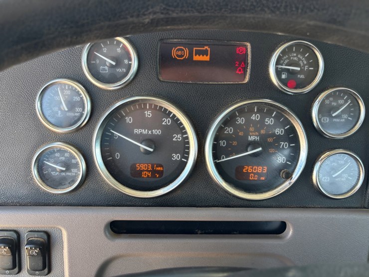 2010-peterbilt-367-image-10