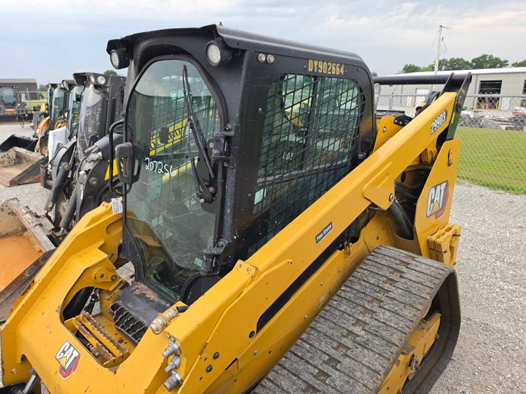 2020-caterpillar-299d3-image-24